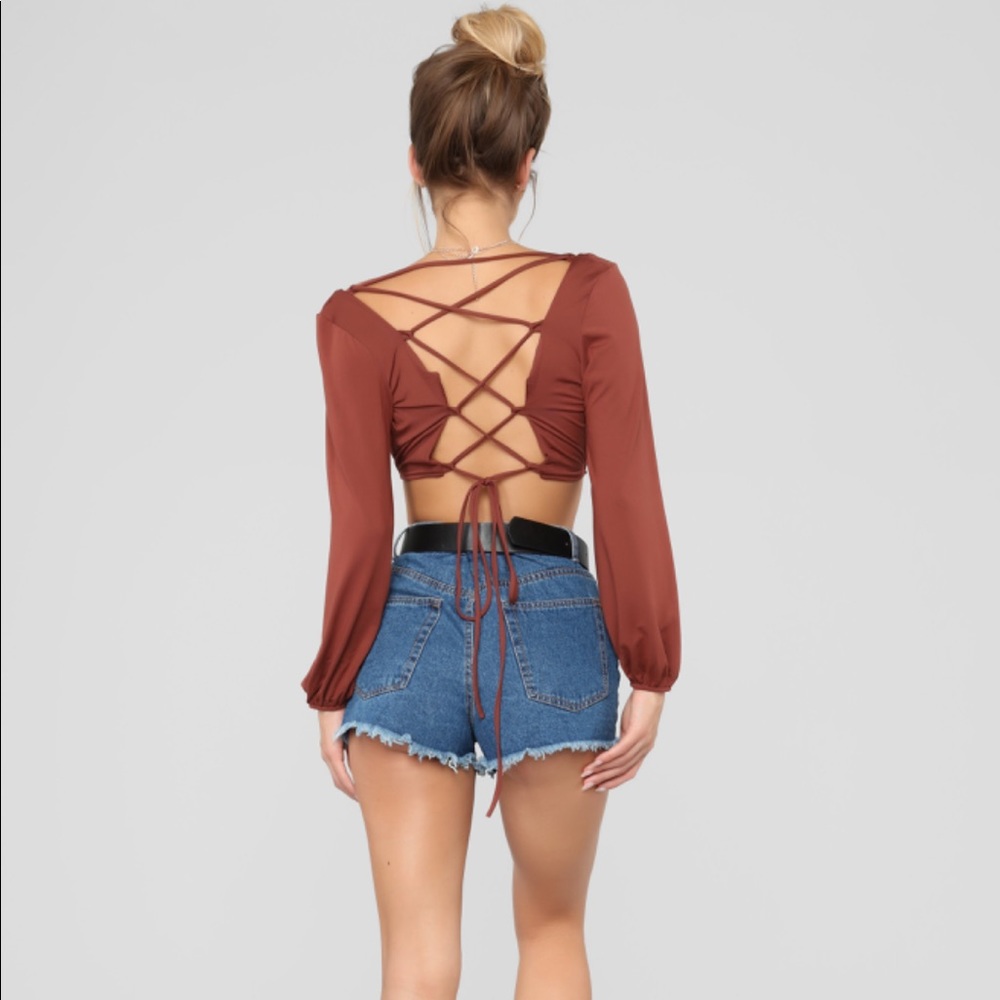 Fashion Nova sz L smockcrop top tie up